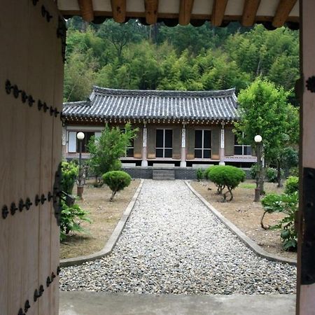 ホテル Goseong Choi Pilgan'S Old House エクステリア 写真