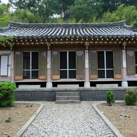 ホテル Goseong Choi Pilgan'S Old House エクステリア 写真