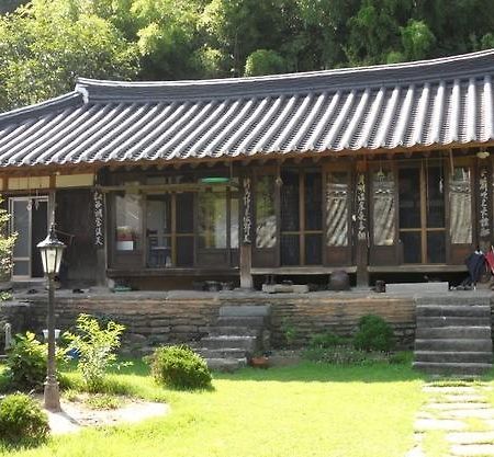 ホテル Goseong Choi Pilgan'S Old House エクステリア 写真