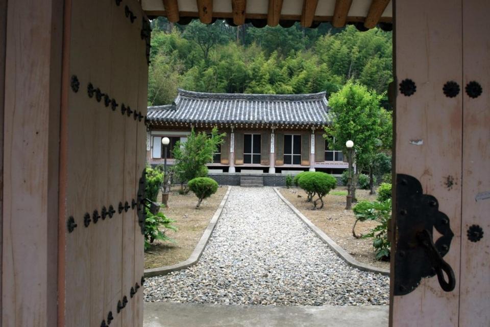 ホテル Goseong Choi Pilgan'S Old House エクステリア 写真