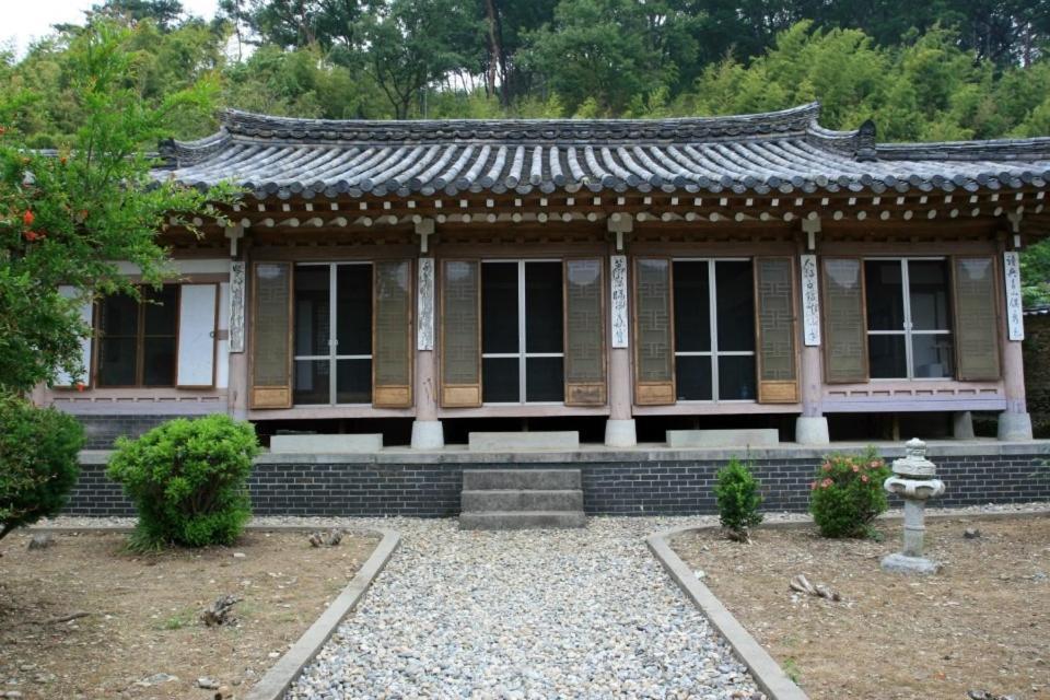 ホテル Goseong Choi Pilgan'S Old House エクステリア 写真