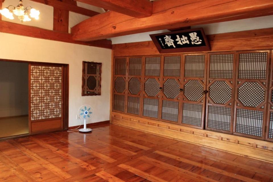 ホテル Goseong Choi Pilgan'S Old House エクステリア 写真